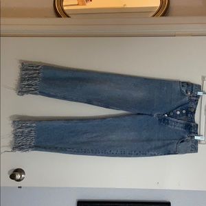 Jeans with fringe bottom